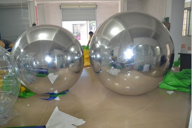 Ballon miroir géant gonflable: structures gonflables publicitaires