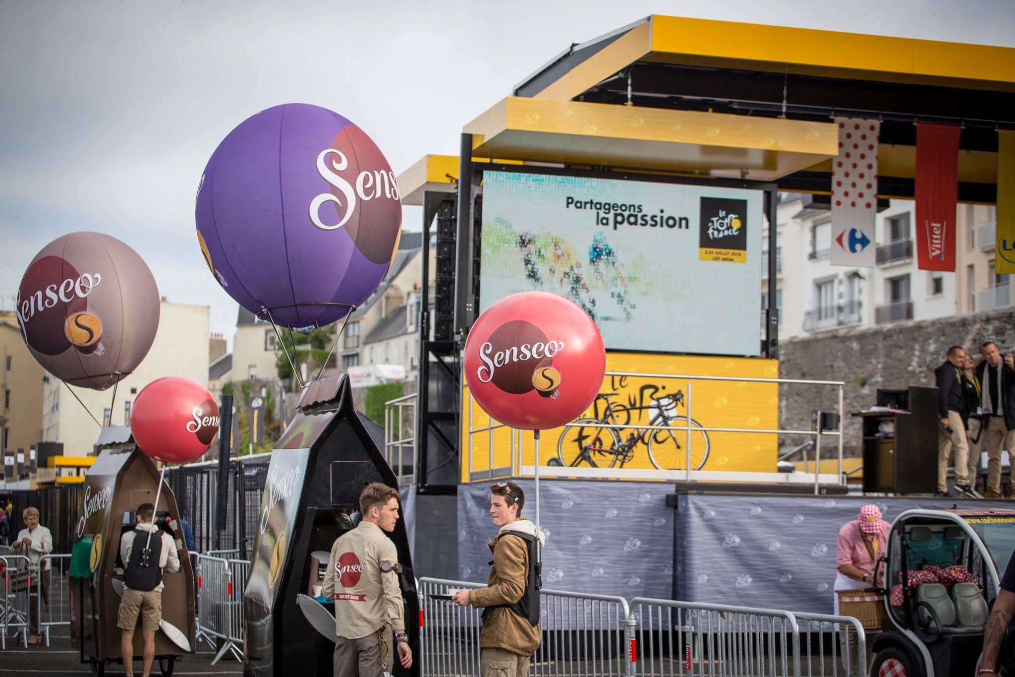 Ballon gonflable sur Sac à dos publicitaire - Street marketing
