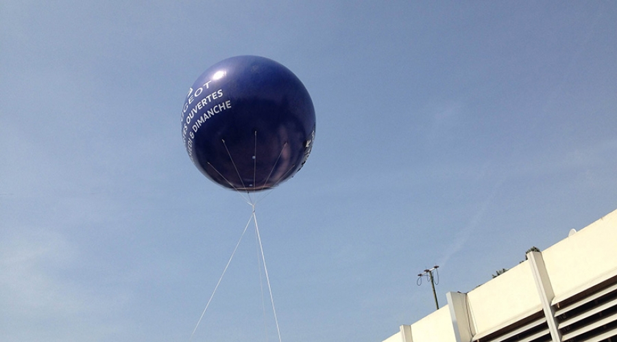Ballon Géant hélium et skydancer groupe Peugeot Azur Ã  l&#039;Autoshow