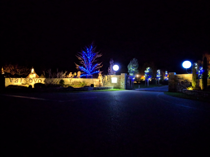 Ballons sur trépied lumineux pour le domaine de Valsoyo