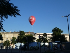 Montgolfière publicitaire volant à l'hélium