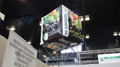 un cube publicitaire à l&#039;hélium