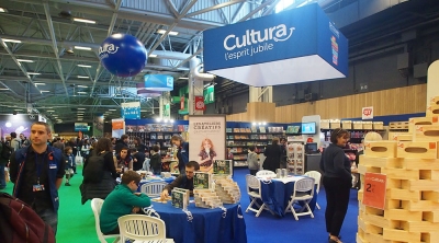 Structure suspendue au Stand Cultura Ã  KIDEXPO 2015